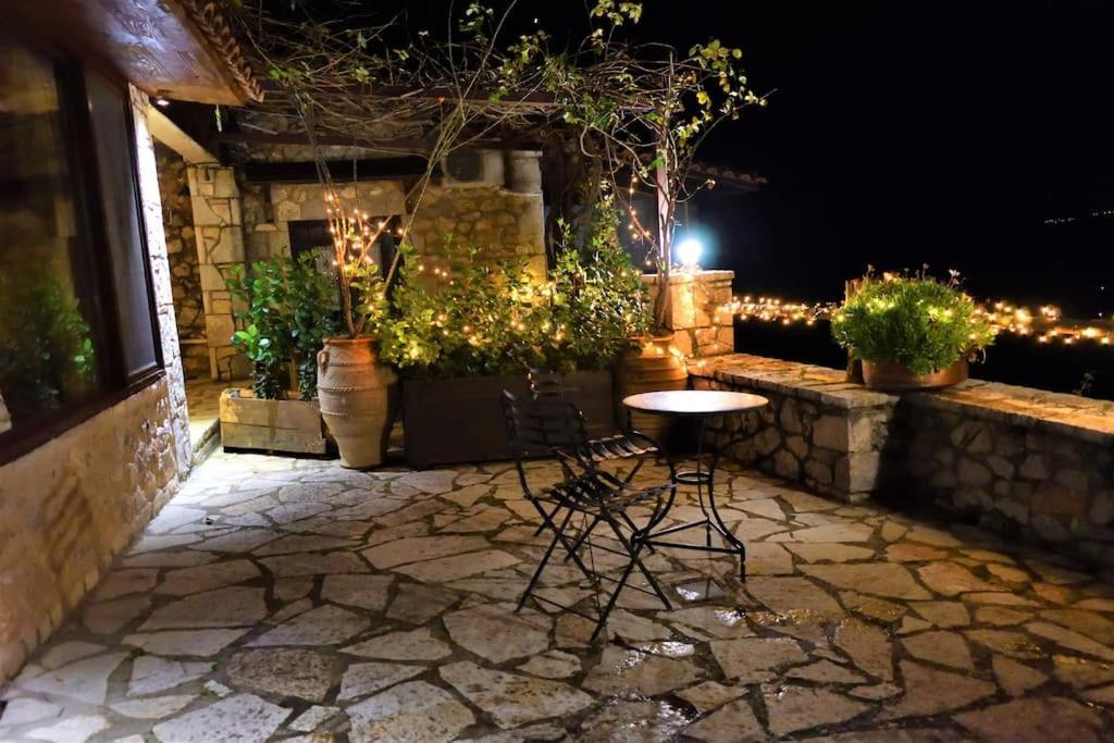 فيلا Μικρή Πέτρινη Μεζονέτα 2 Lílaia المظهر الخارجي الصورة