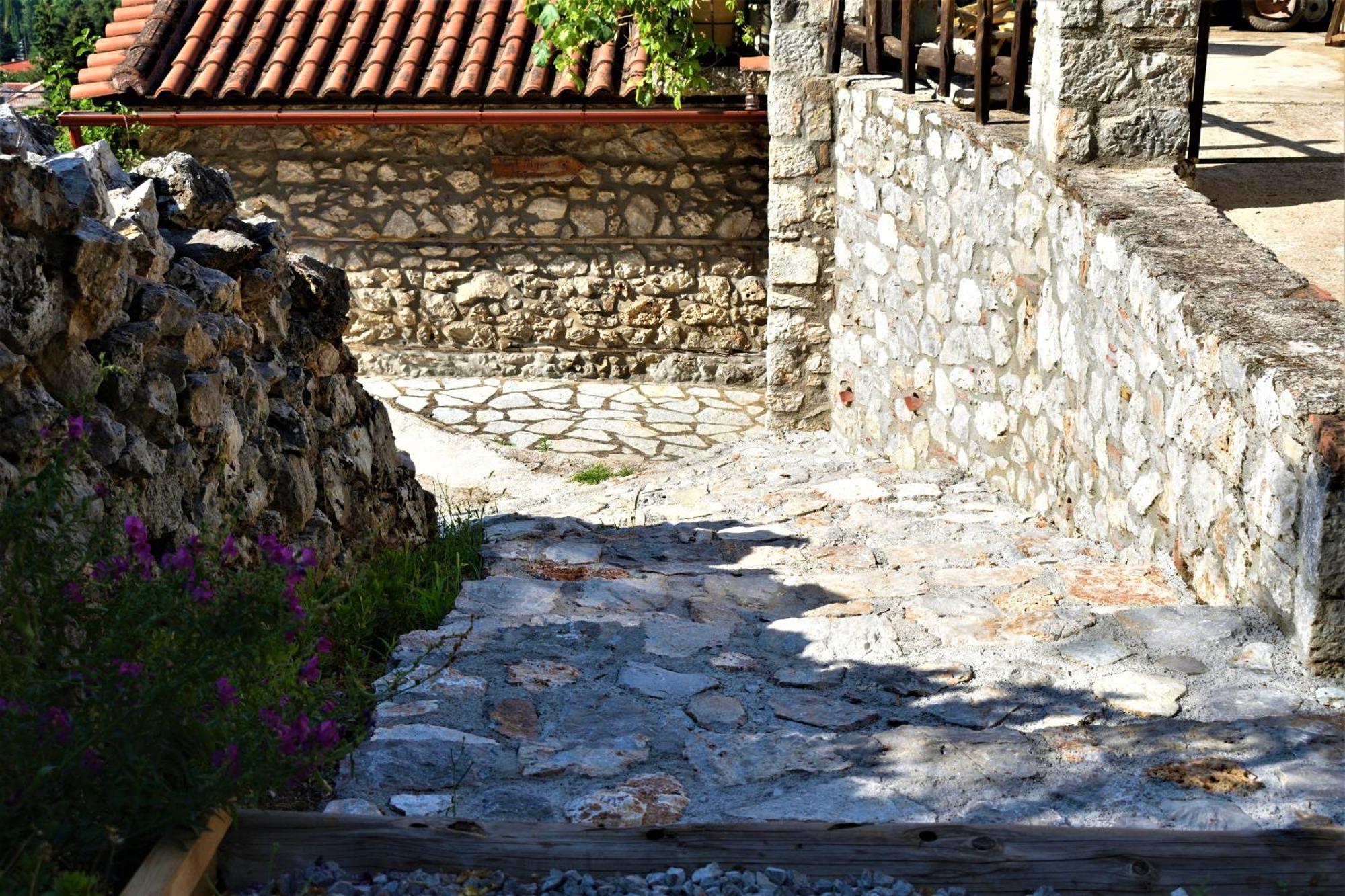 فيلا Μικρή Πέτρινη Μεζονέτα 2 Lílaia المظهر الخارجي الصورة